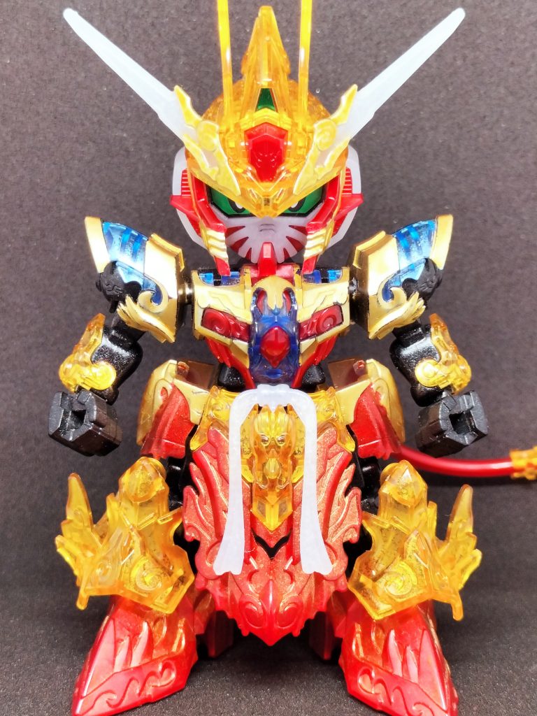 塗装レシピはフレーム → ブラック → パールコートクリアイエロー → 裏からゴールドクリアホワイト、クリアブルー → 裏からシルバーメタリックレッド → ゴールドでグラデーションその他ゴールドとメタレッドでちょこちょこと部分塗装です。