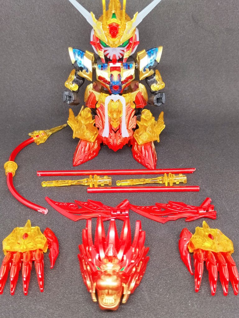 腰の前垂れと靴パーツは付けた状態で固定とします。それとランナーから切り出した長い如意棒を用意してます。