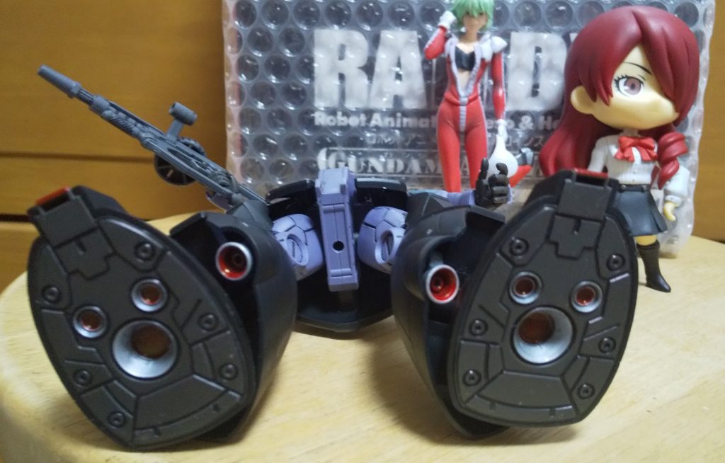 :足の裏のバーニアと脛左右のバーニアにも部分塗装させた。これぞよりリアル感が増してエクセレントになったぞ！