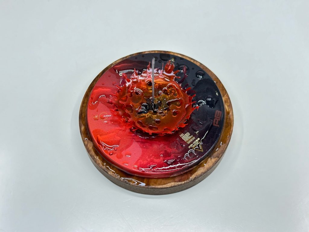 専用のディスプレイベースも製作してみました。2液性レジンとUVレジンで塗装したベースにデコレートしてます。