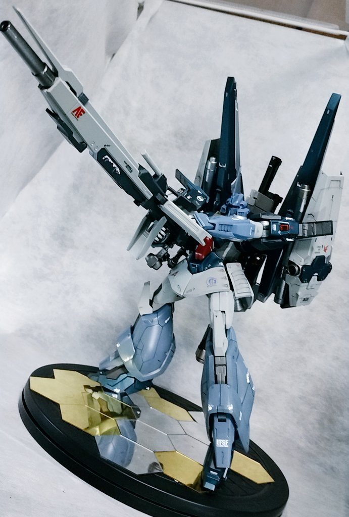 やっぱ宇宙に上がったからには、ハイパーメガランチャーっしょ❢ カラーリングはガンダムキャリバーンのバリアブルロッドライフル風にホワイト主体で塗装しましたぜ