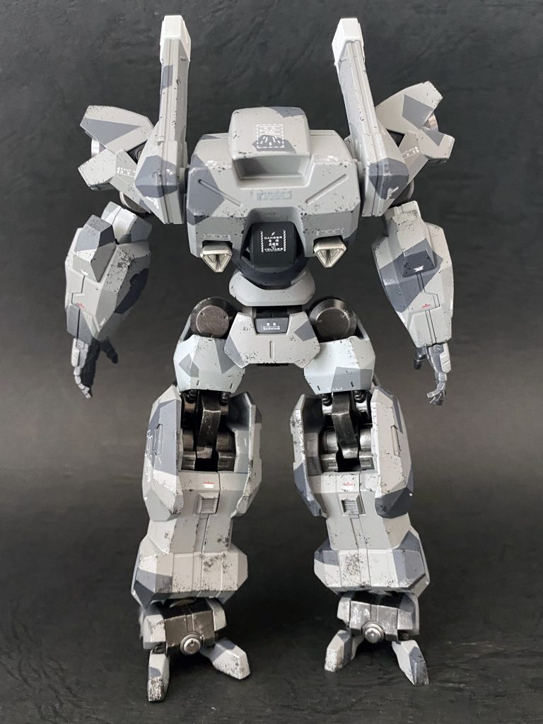 膝より下は市販パーツで少しディテールアップ。