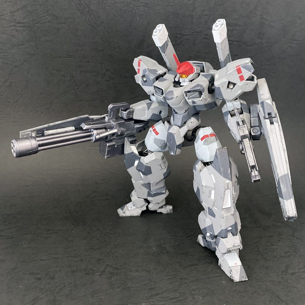 ビームガトリングガンを構える。