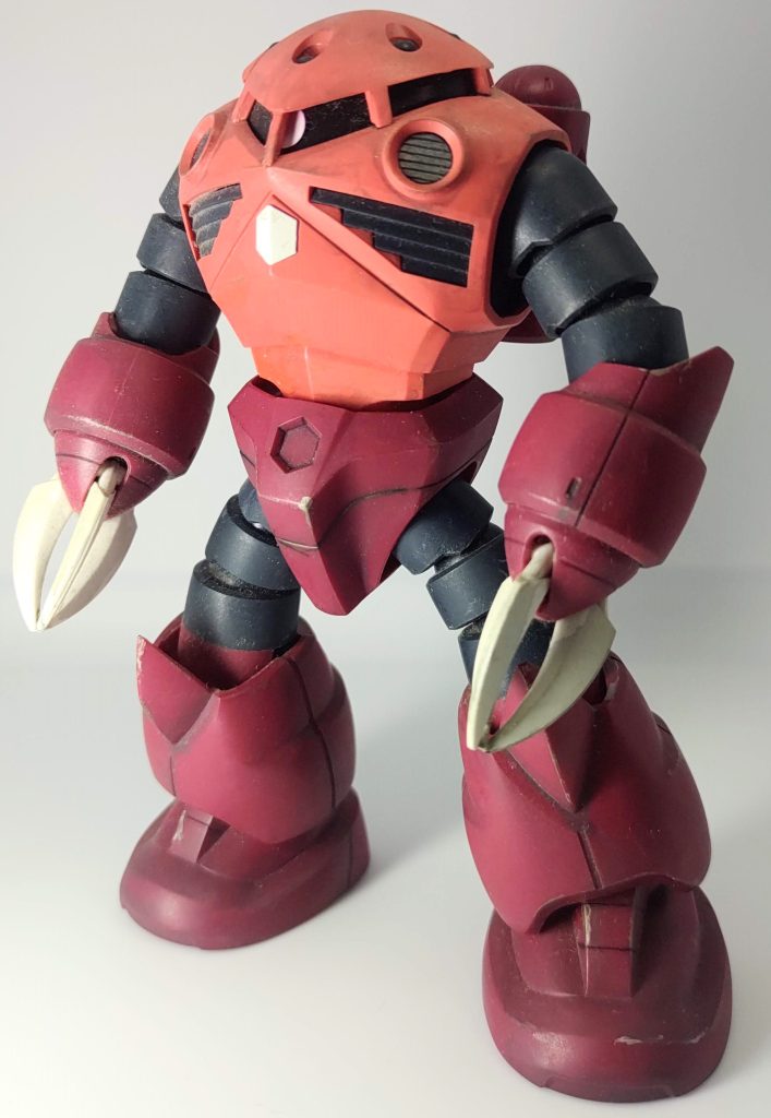 大昔に作ったシャア専用ズゴックです、ついでに載せておきます。こちらは合わせ目処理してふつうにできてました。汚しもおとなしめです。両ズゴック、色しか違わないので、今回量産型作っていて、ああ、こんな感じだったと記憶がよみがえりましたね。