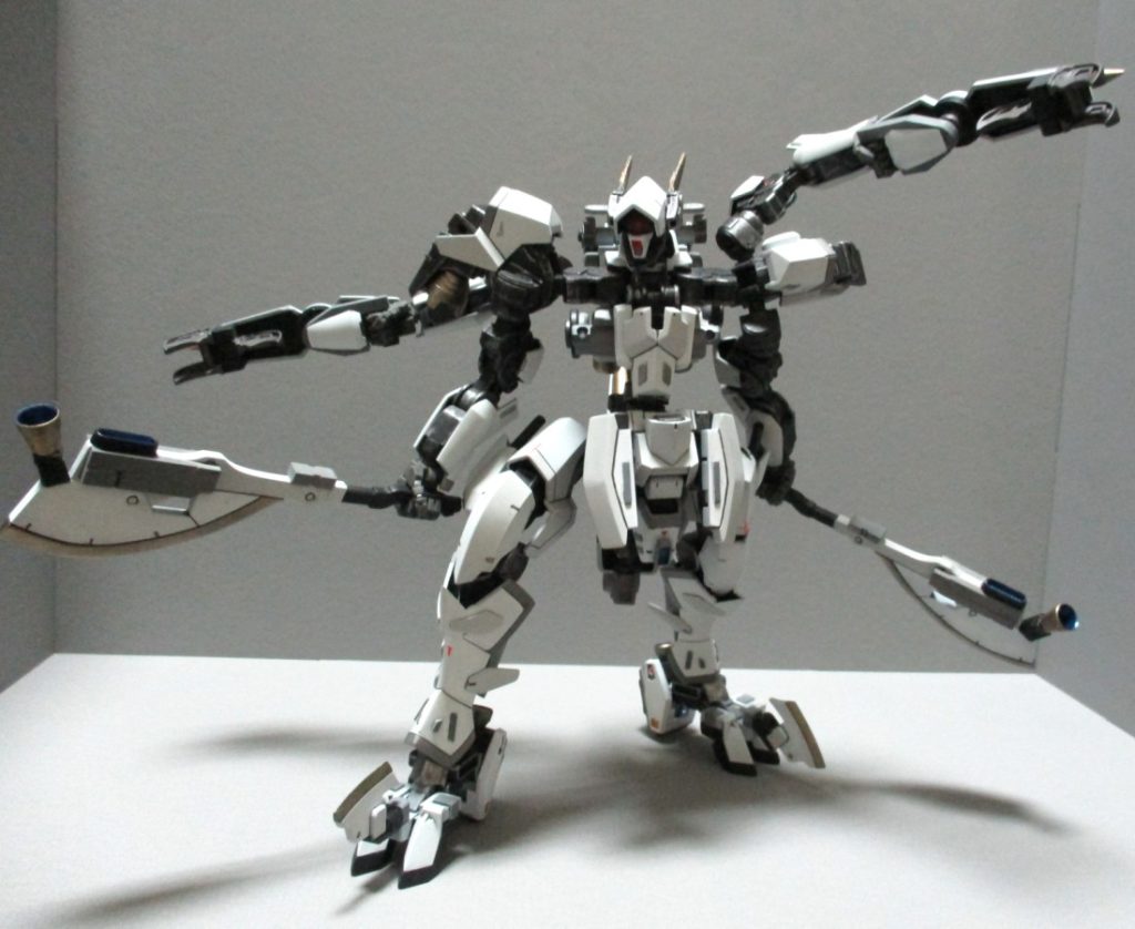 パイロットは、原作よりほんの少し実力が足りなかったために、ギャラクシーキャノンの妨害が間に合わなかった世界線のジュリエッタ・ジュリス。敵討ちのための力を欲して、原形のグレイズアイン以上に常人で扱えるものではない本機のテストパイロットに、操縦に必要な人体改造も込みで志願した。その後再三鉄華団に戦いを挑もうとするも、ハシュマルに続き始まったMA復活祭の対処に追われたり、その中で民間人を守るために鉄華団とやむを得ず共闘したり、ガリガリくんの横やりでうやむやになったりしてるうちに、鉄華団はただ必死に生きようとしてるだけの孤児なんだと共感してしまって当初ほどの殺意を保てなくなる。しかし、最後にはけじめとして単身鉄華団に決闘を挑み、散っていく。そんな妄想。