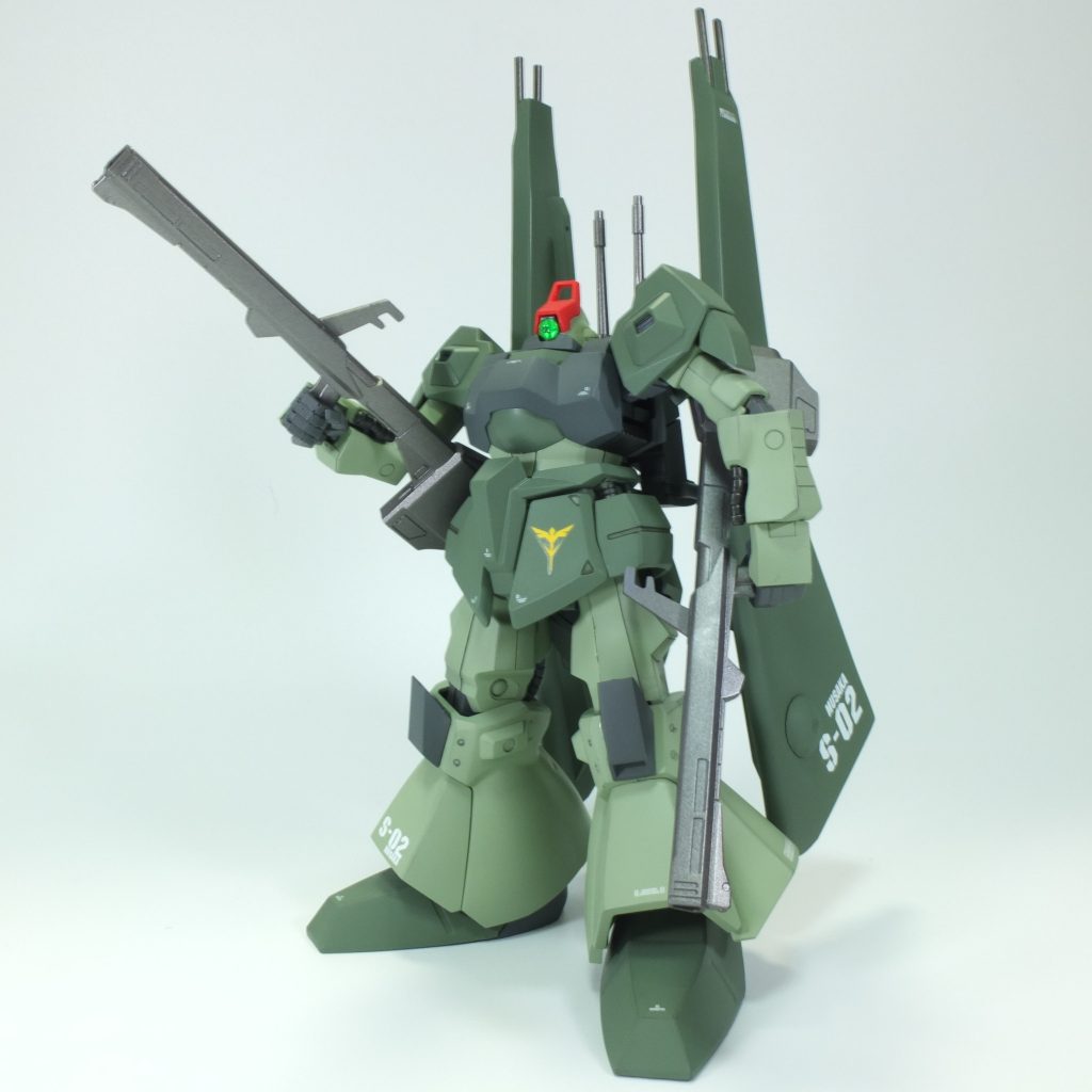 正面。本体はプレバンのリニューアルディアスです。リニューアル自体はいいんですけど、プレバンになっちゃったせいで、リックディアスの再販が掛からなくなっちゃったのが困りますね