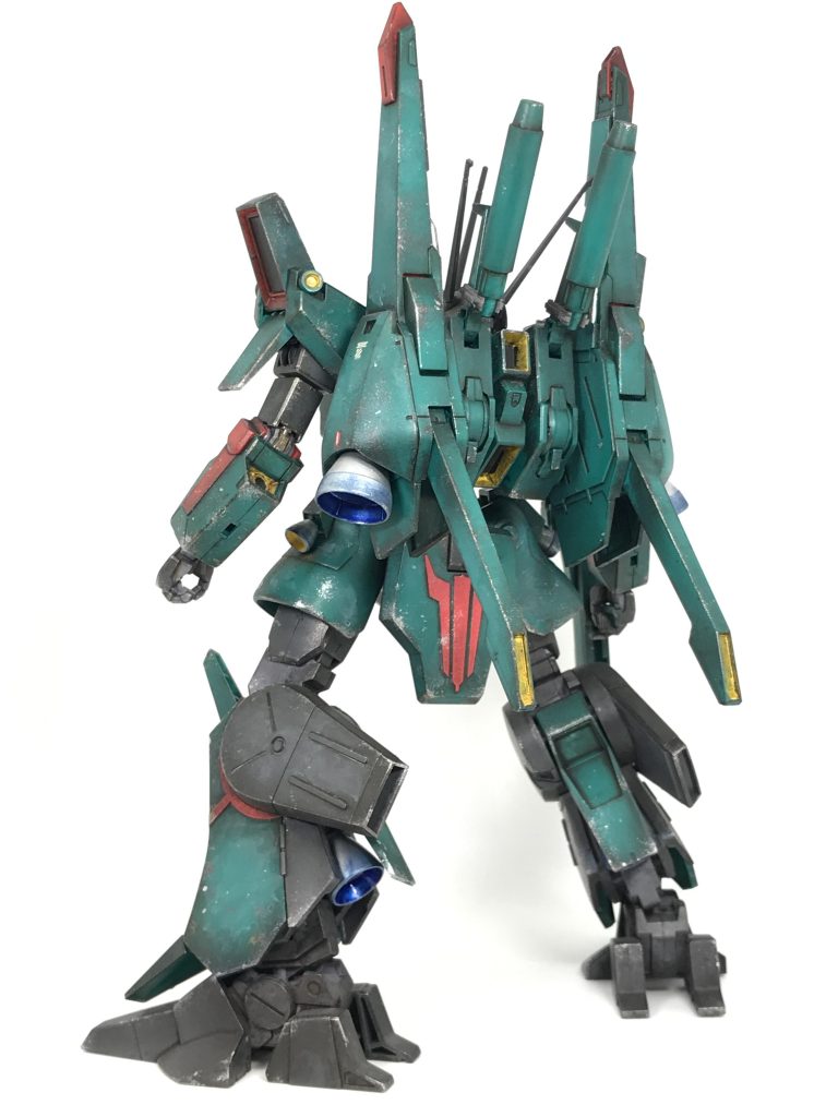 切れ味が最悪なので…ゲートを切ったあとよく白化しますが…白化した部分を何度かその切れ味最悪のニッパーでカリカリ切るように削りとると…あら不思議！デザインナイフで削たような感じに！😳（笑）工具を持ち替えなくて良いので時短にもなり一石二鳥www（どうせ汚すのでゲート跡など気にしません🙄）※ 一応タミヤの2000円くらいの薄刃ニッパーも2本所持していますが…切れ味最悪ニッパーの使用感が最高なので…全く使用してなかったり…