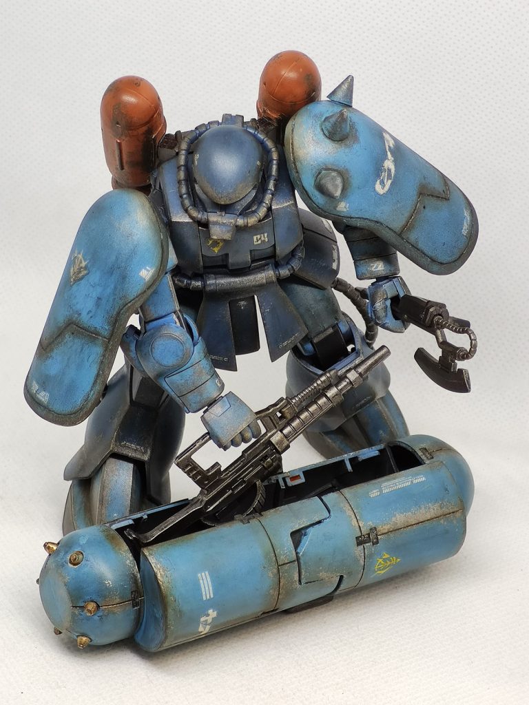 コンテナは密閉されており、通常武器をそのまま収納できます。