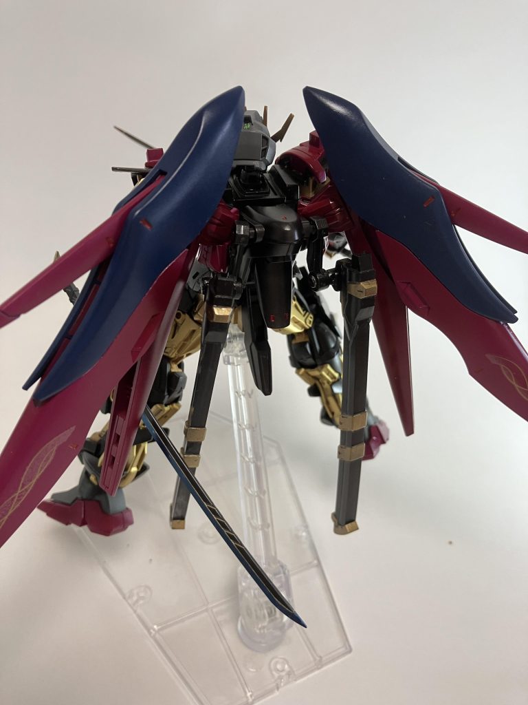 結構皆さん背部を見せていたただけないのですが個人的に見たいポイントの一つです。