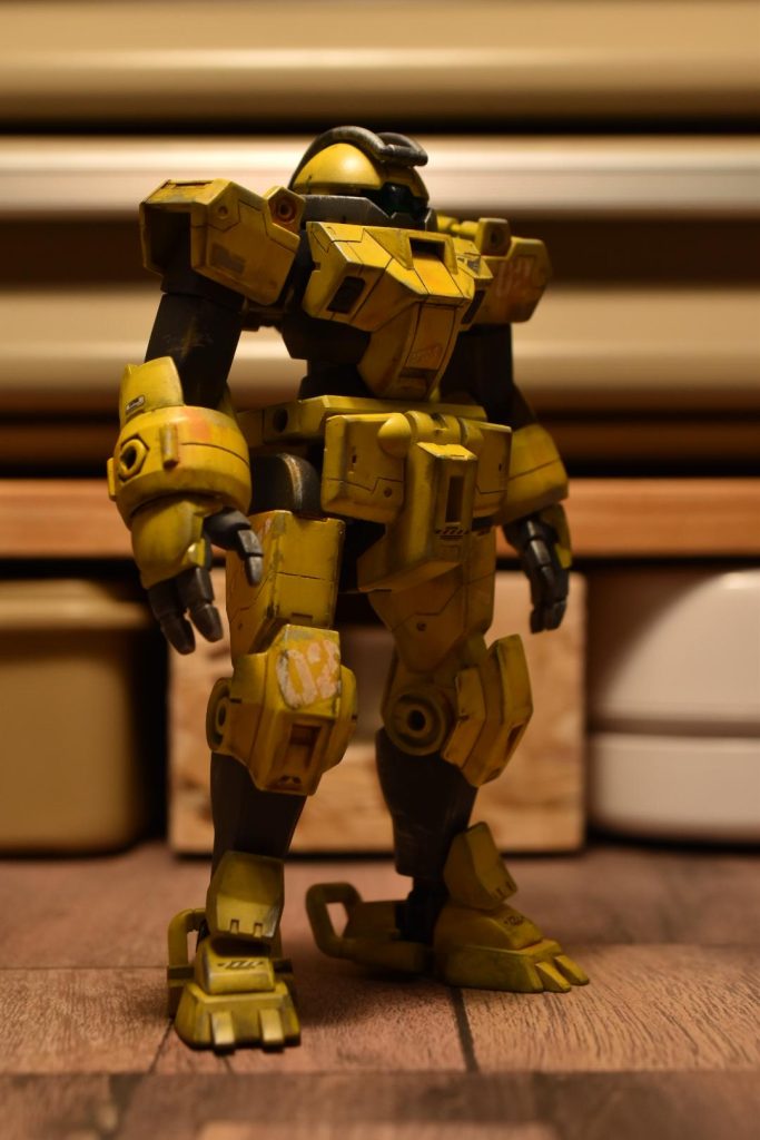 全体はイエローにして、重機っぽいイメージで作ってみました。