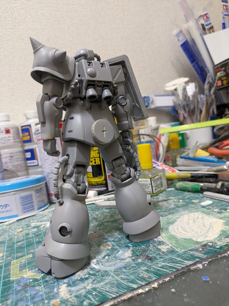 ジャンク品の為、動力パイプの類がなかったのでコトブキヤさんのモビルパイプに換装しました。