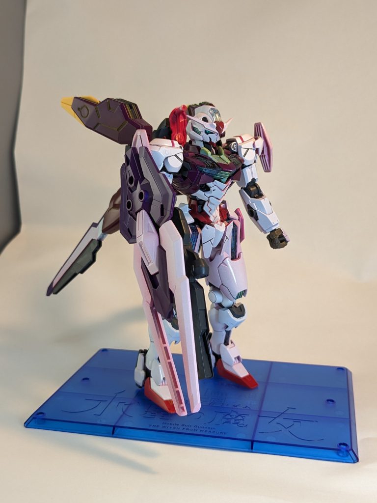 外装が無い為、機動力はいい。エスカッシャンの展開、数は外装がある時とほぼ変わらないが、簡易のデータストームの展開が出来ず、エアリアルの操縦はスレッタのみとなる。