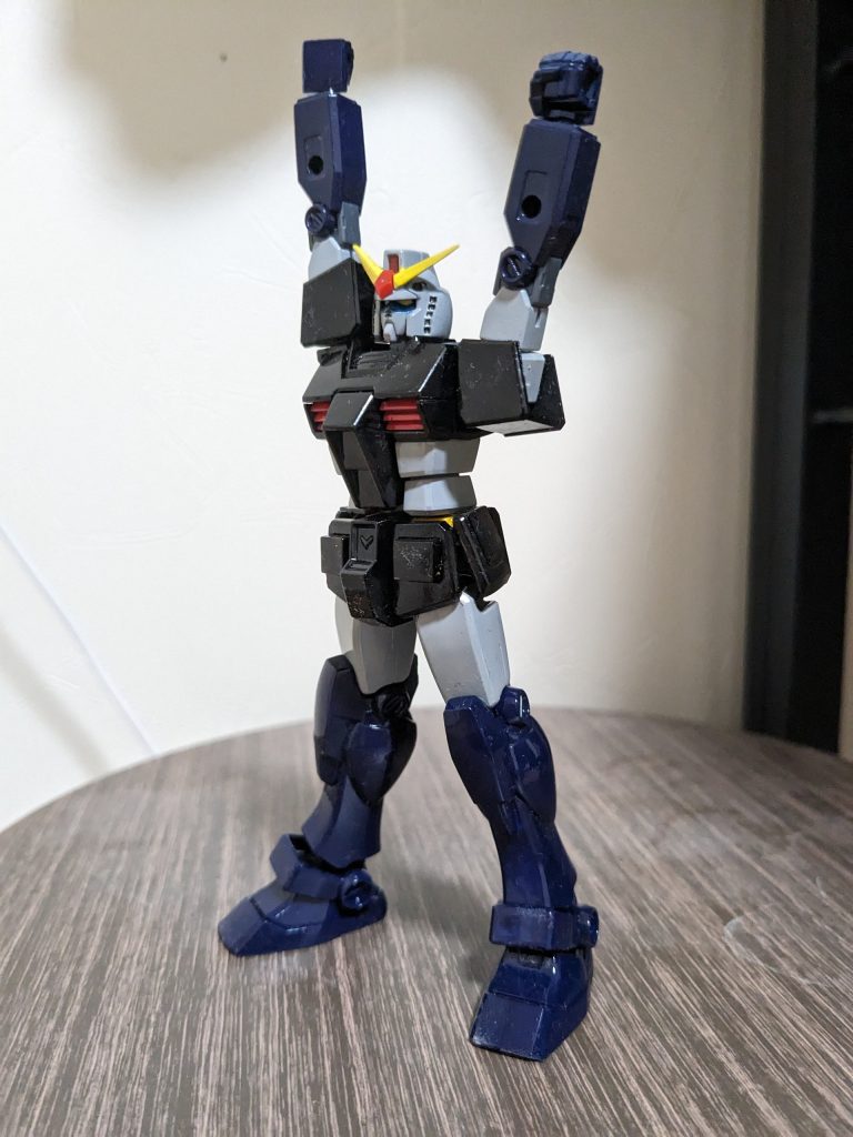 息子(3歳)の作ったポーズ。すまんな、息子よ。流石に8万は出せねえよ😢