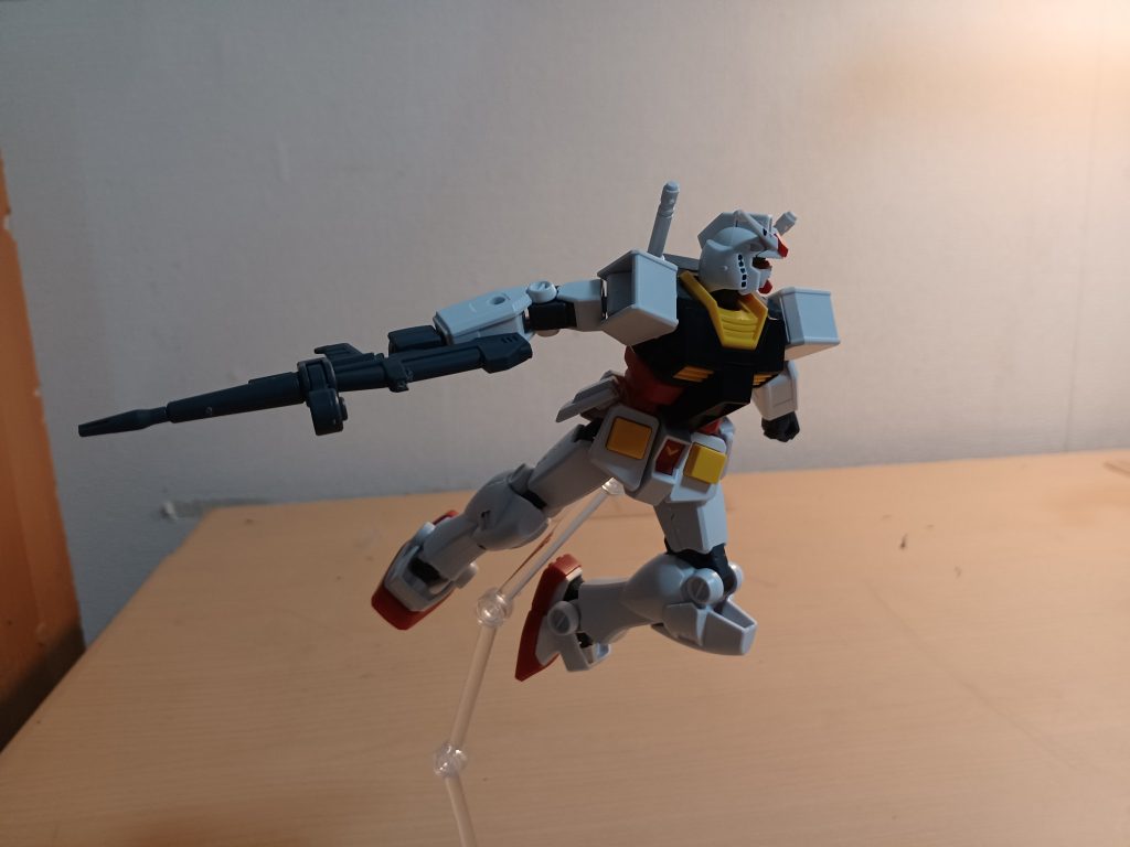 海上で陸飛行シーンです。チェインザクとも戦わせたいです！