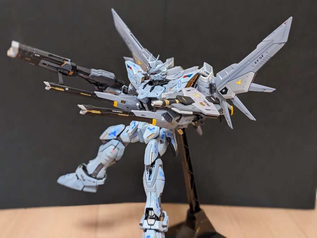 フルバースト状態。見えなくなる関節も全塗装してしまったので、硬くてポーズとるときヒヤヒヤものでした😅こういうポーズだと膝関節とかチラ見えしてしまうので塗って正解だったのかな?