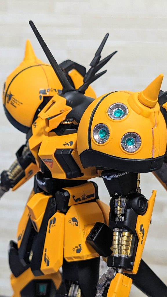 このアンテナを着けるなら何かいじりたいと思って小さなスパイクを、一応これを外してシールドを差し替え出来るようにしています。