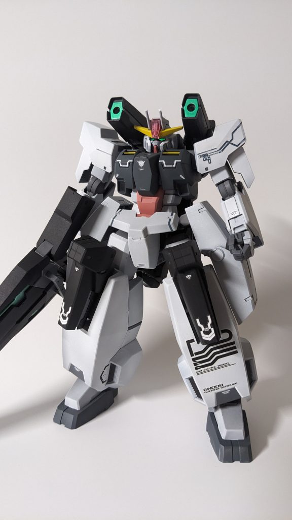 前面から加工は合わせ目消しとパーティングライン取り、ディテールアップパーツを少々ライトユニットが付属しているので目が光ります