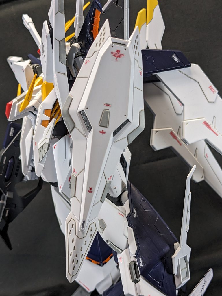 アナハイムマークも貼ろうと思ったんですが、そんなアピるタイプの機体でもないのでシールドにひとつだけ。