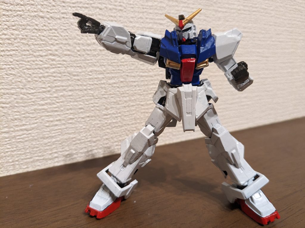 初代「お前にガンダムファイトを申し込む！！」な感じ。上半身はＺのボディから胸の下部分を削除し、両胸上部にマークIIのフロントアーマーをそれぞれ接着。下半身はＺメイン。スカートの中央をＺの腰サイドに変更し、サイドアーマーはマークII。両手足はマークIIそのままです。