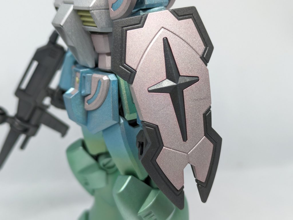 本当はもっと光るかと思ったんですがつや消しシルバー下地だとやや地味目に。まあ塗料が少なかったのもありますが。