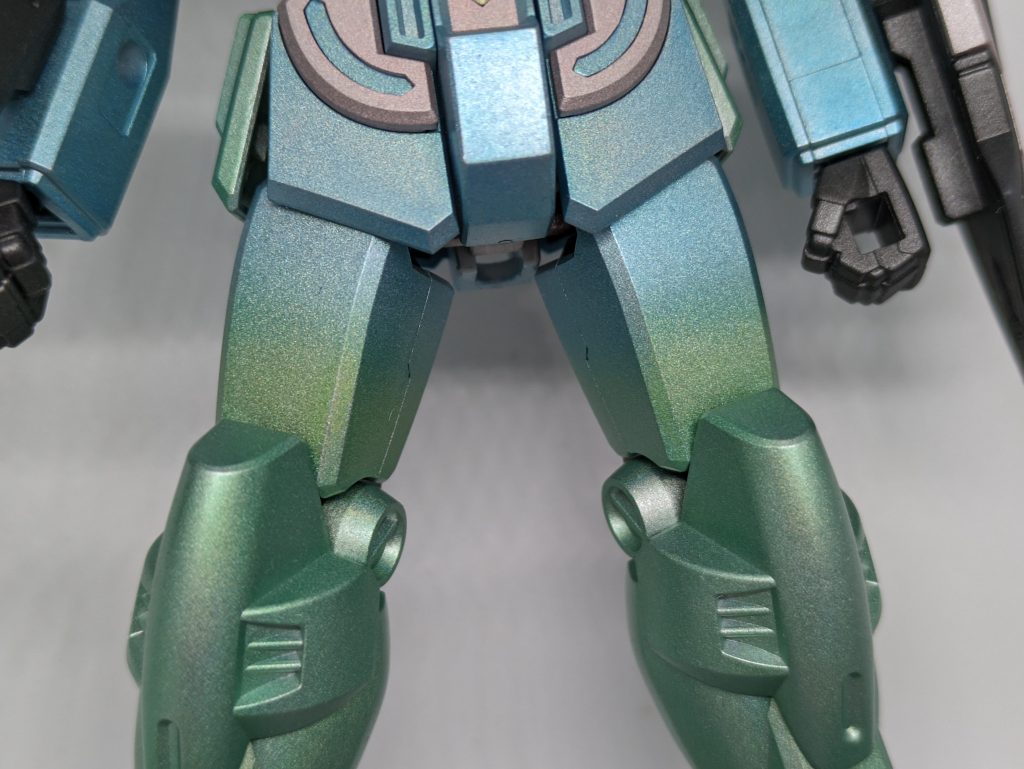 太腿部でグラデーションにしてみました。大体上部分と下部分で塗り分けた感じですがかなり綺麗なグラデーションになってくれました。