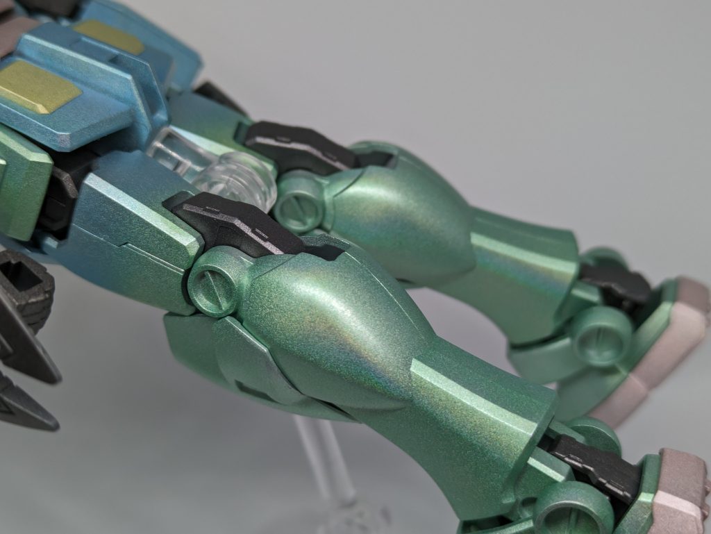 やはりホロ感は曲面で良く分かるようで、ふくらはぎの部分が一番発色がよくでます。