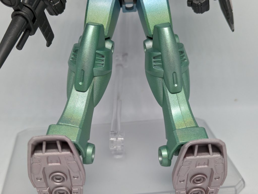 足部はホログリーン一色で。合わせ目はさぼりました。