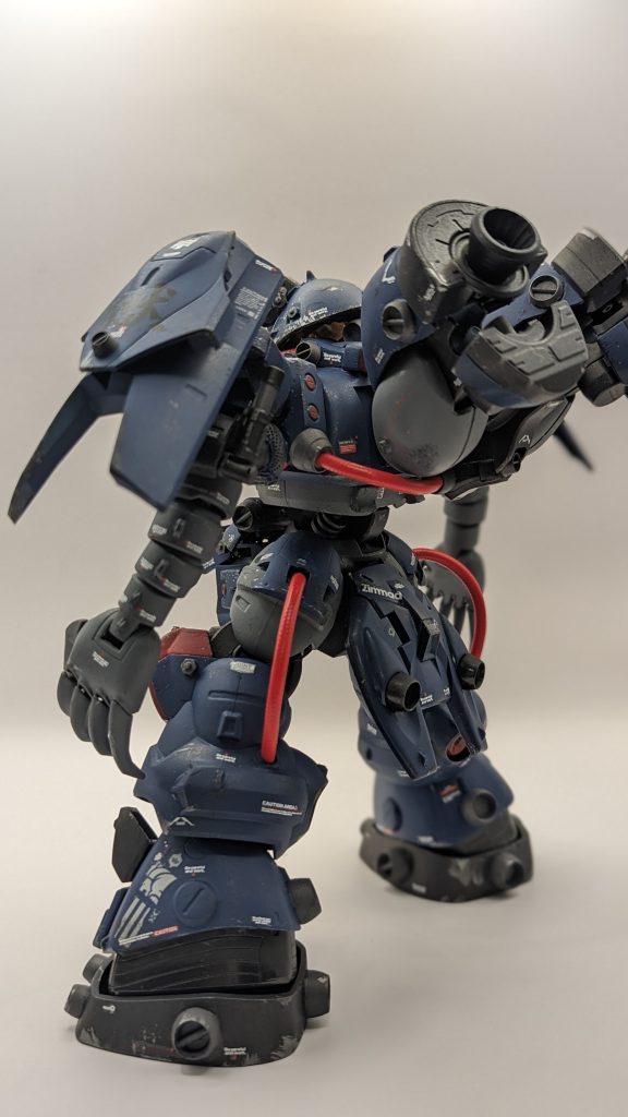 赤い100均ケーブルがいいアクセントになっているのではないでしょうか。