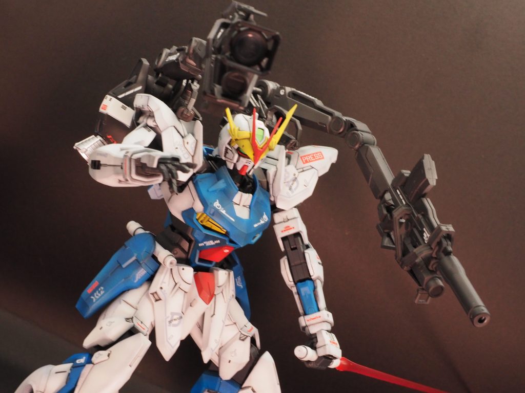 戦闘用ではない様ですが、武装もギミックも盛り沢山ですね。