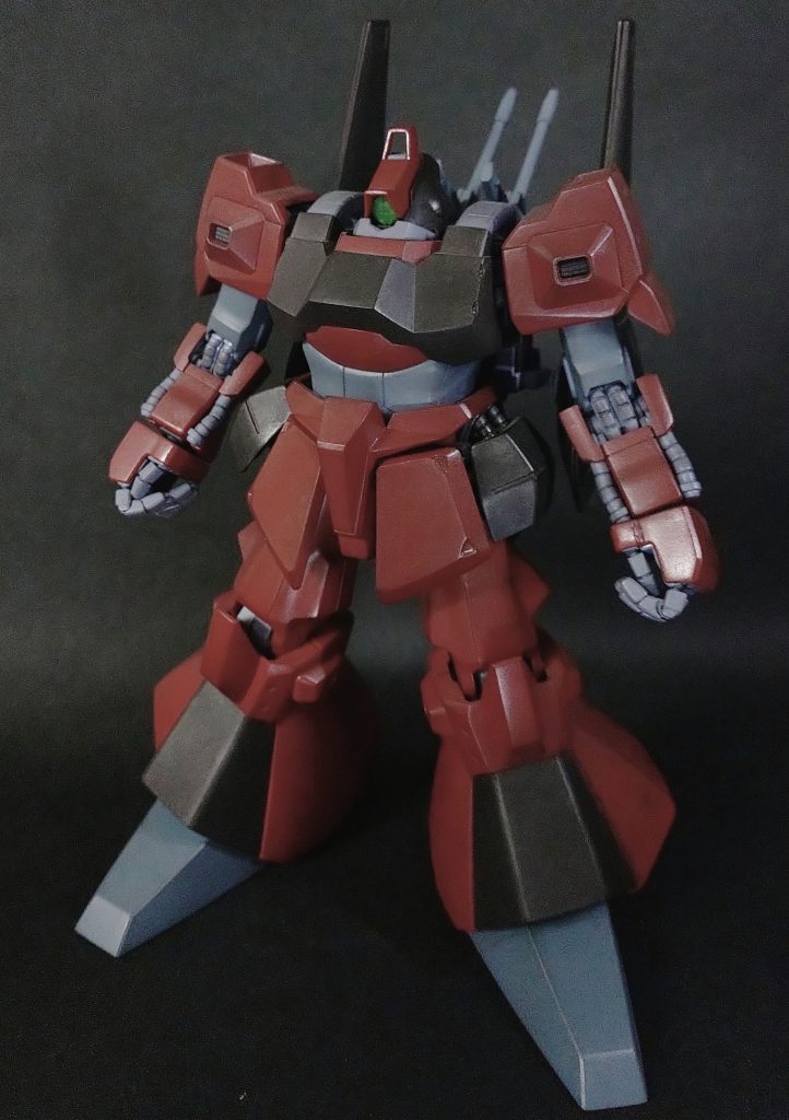 こういうスタイルなので可動は推して知るべしですが、私は素立ちが決まれば然程重要視しない方です。(たまに異様に可動にこだわる時もありますが)キットの成形色になるべく似せるのがいつものパターンですが、赤は暗め、ブラウンは明るめになっています。マーキングはあまり好きではないのでアニメ準拠だとしない方。塗装後はウェザリングマスターでお手軽ウェザリング。