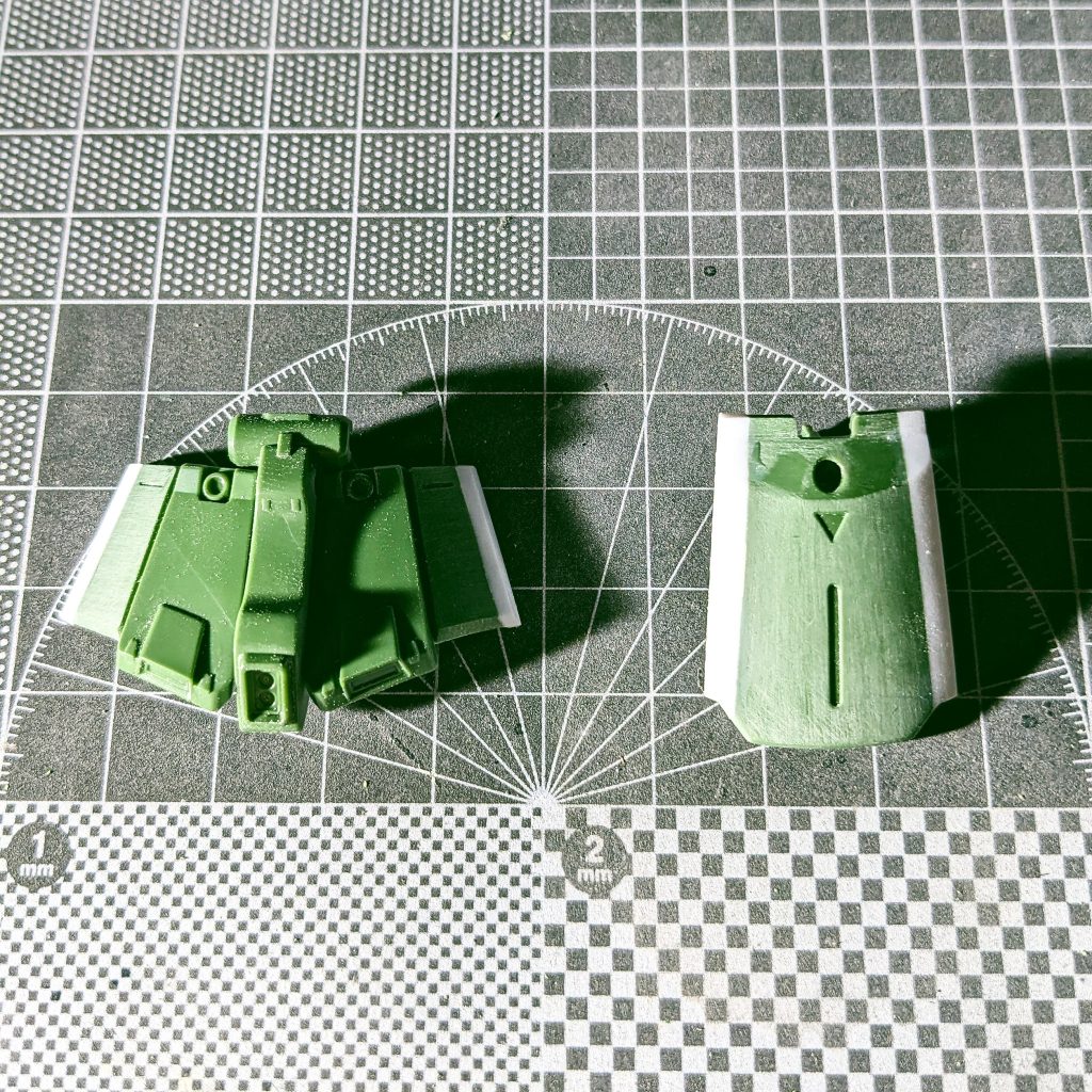 腰周りは前で3mm、後で6mm程度拡張してます。