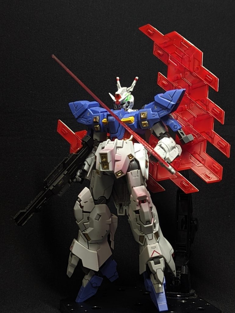 サザビーへと繋がる機体で、所々にサザビーの意匠があるのが好きです。