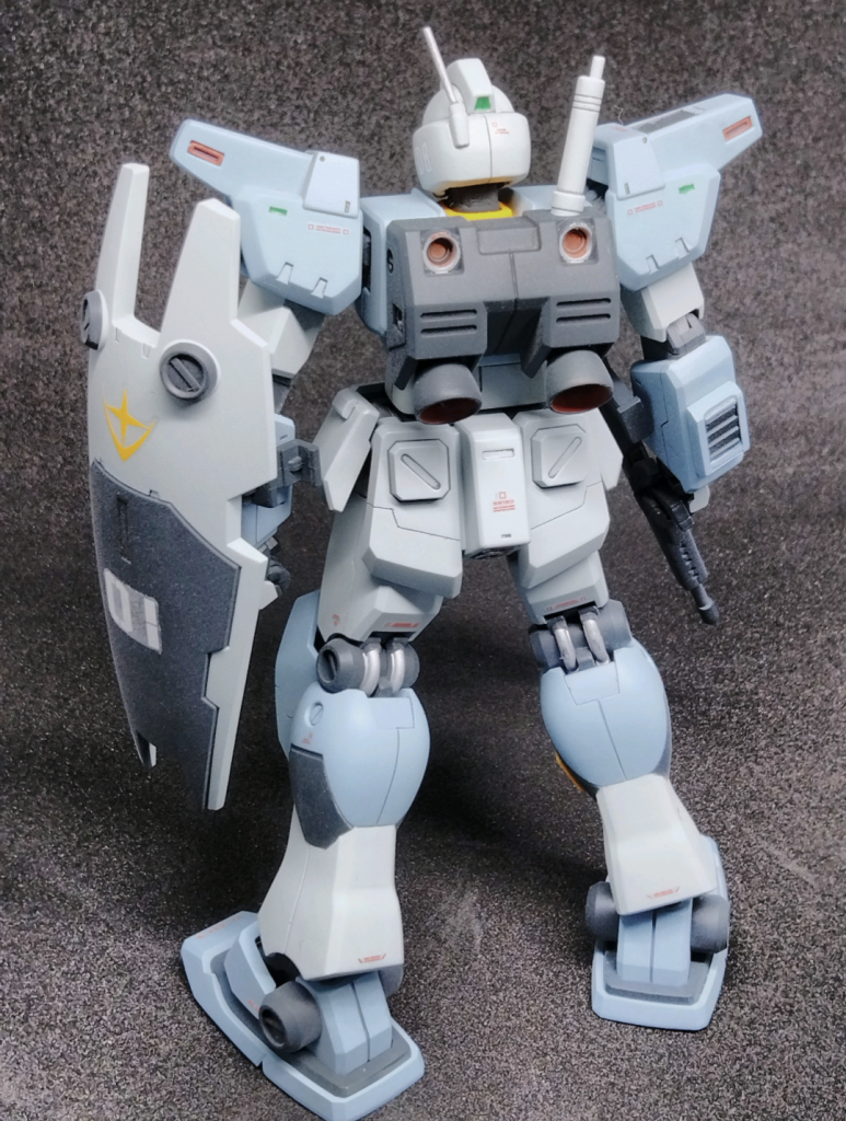 後ろから。シールドのデカールがシルバリングしてますけど、後から直しています😅 