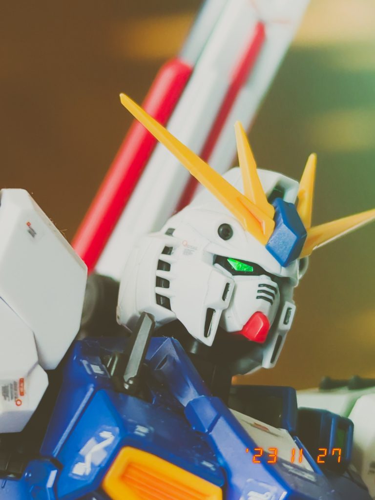 キリッと、鋭い感じを