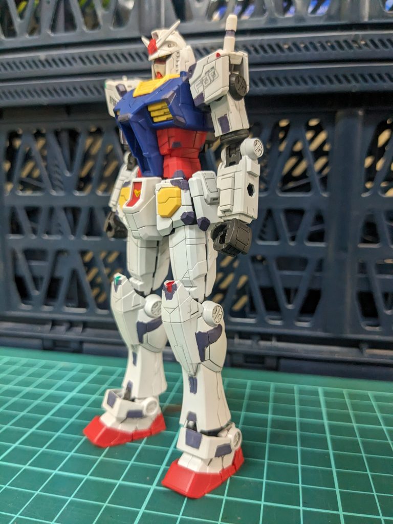 実物のパネルラインの格好良さに感動して、筆塗りしてみたものの…。