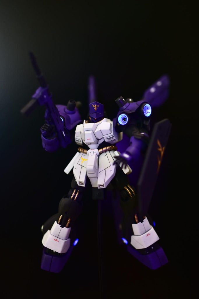 第１次ネオ・ジオン抗争では自らの宿命の相手との激戦を制するものの、所属するネオ・ジオングレミー派は首魁であるグレミー・トトの戦死により瓦解した。ペッシェはナナイ・ミゲルの誘いを受けシャア・アズナブル率いる新生ネオ・ジオンへと参加する。旧ネオ・ジオンでは『粗悪品』として扱われていたプルシリーズのクローン人間であるリンを、物ではなく人として扱うことを交換条件として。