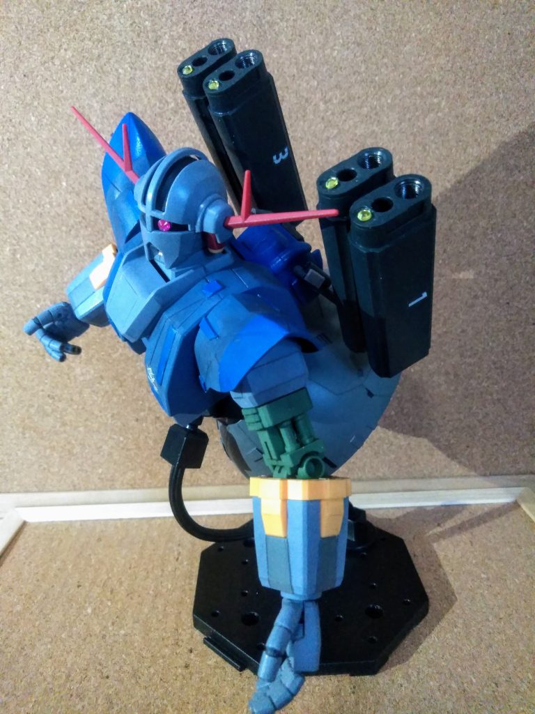 そんな訳で｢迎撃兵器｣を晒して逝きます😤　先ずは背部に装備となるこのライ…❌兵器　　　　　『プロミネンス・バンカー』と申します😁　　　　　設計開発者は『ソーラ・レイ システム』　　を提案設計したとされる　　　　　　　　　　　　　　　　　　　　　『サツリ・クスキー技術大尉』(妄想 ジェノサイダー博士)と相成ります🤣