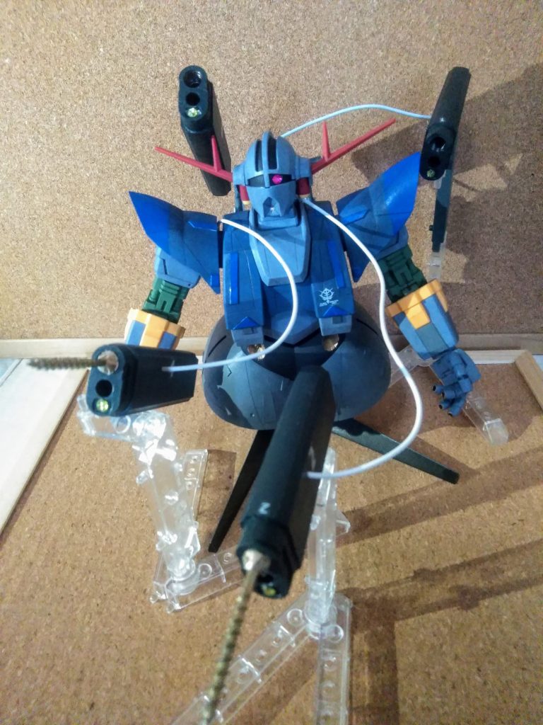 使用方法はと云いますと🧐　　　　　　　　　　　『プロミネンス・バンカーの使い方💖』　　　　　　　　　　　　①有線にて目標へ　　　　　　　　　　　　　　　　　②ドリルを使い目標を穿孔→ドリルが開口→注入針棒が伸長→挿入　　　　　　　　　　③注入針棒より10000度強の人工的に造り出した｢太陽の炎｣を流し入れる。所謂｢火炎放射機｣のような感じ　　　　　　　　　　　　　　　　　　　　　④流し入込まれた人達はパニック or 炎上へ & 精密機械は溶解 or 爆発等 そして全ては｢The  End｣　　　　　　　　　　　　　　　　　　　　という具合です😤　　　　　　　　　　　　　　　主に艦船に対して使うようです😏　　　　　　　　　｢指ビーム｣が在るのに・・・🤣🤣🤣　　　　　　　　　と思われるでしょうが｢焼き付くす｣という　恐怖を相手に与え、敵軍の戦意低下を狙う事が目的です😭　　　　　　　　　　　　　　　あっと！『Pバンカー』の残った穴は普通に拡散ビーム砲です😁 (んﾝ？此だけで充分じゃね？👹)