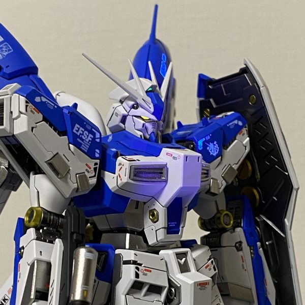 ＲＧ　Hi-νガンダム