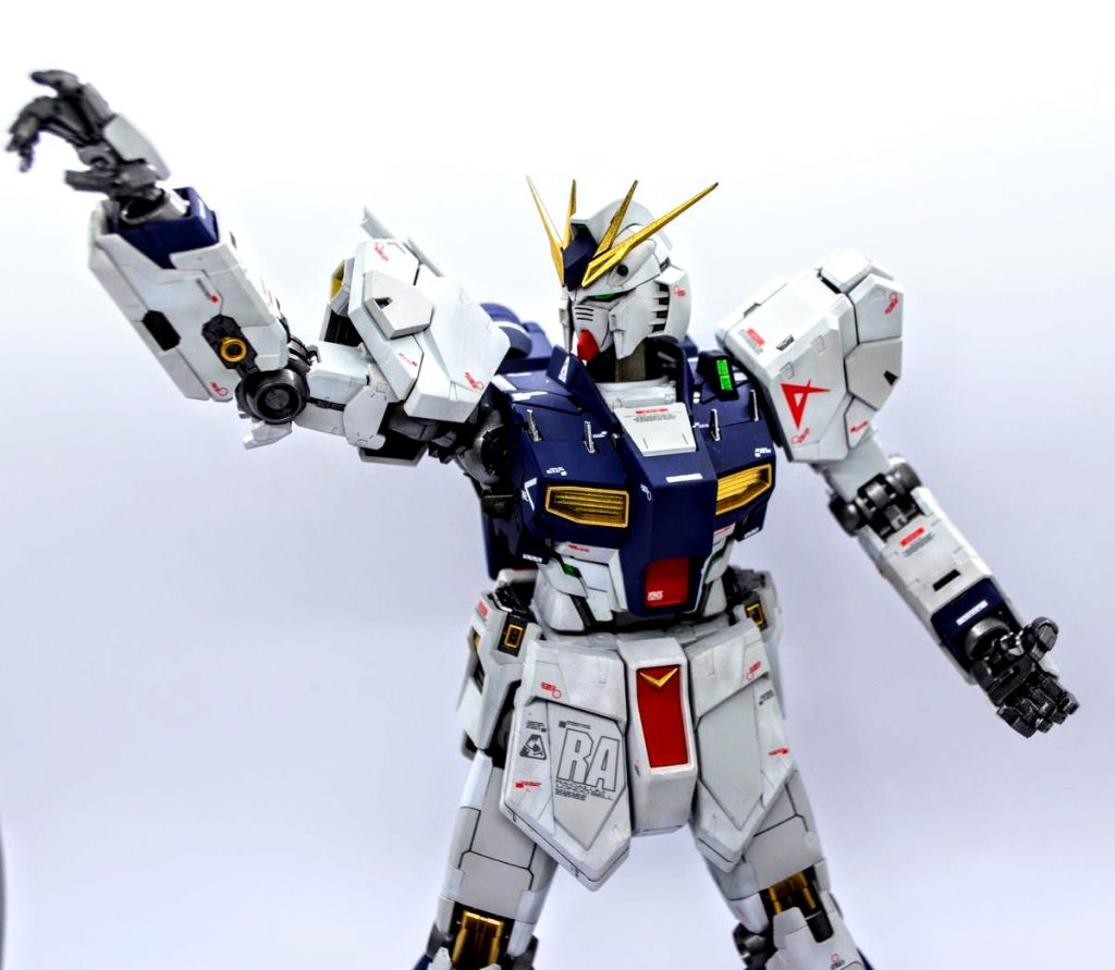 こちらもνガンダム立像意識してポージングしてます。完成したらこのポージングをすると決めていました。