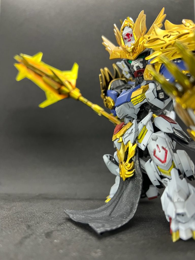 武器の大禍槌はシルバーの上からクリアオレンジとクリアイエローで塗装。