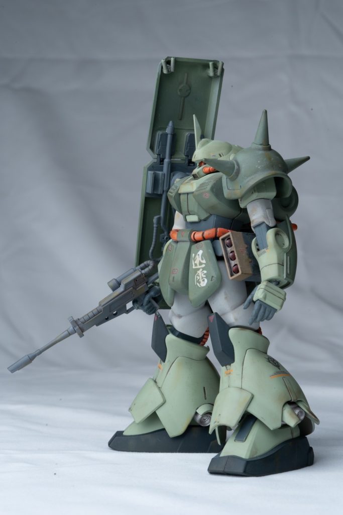 カラーリングはガンダムカラーのジオンMSグリーンを使用しました。マラサイ自体がザクに似た武装構成なのでジオングリーンがビジュアル的にも相性が良いと思います。