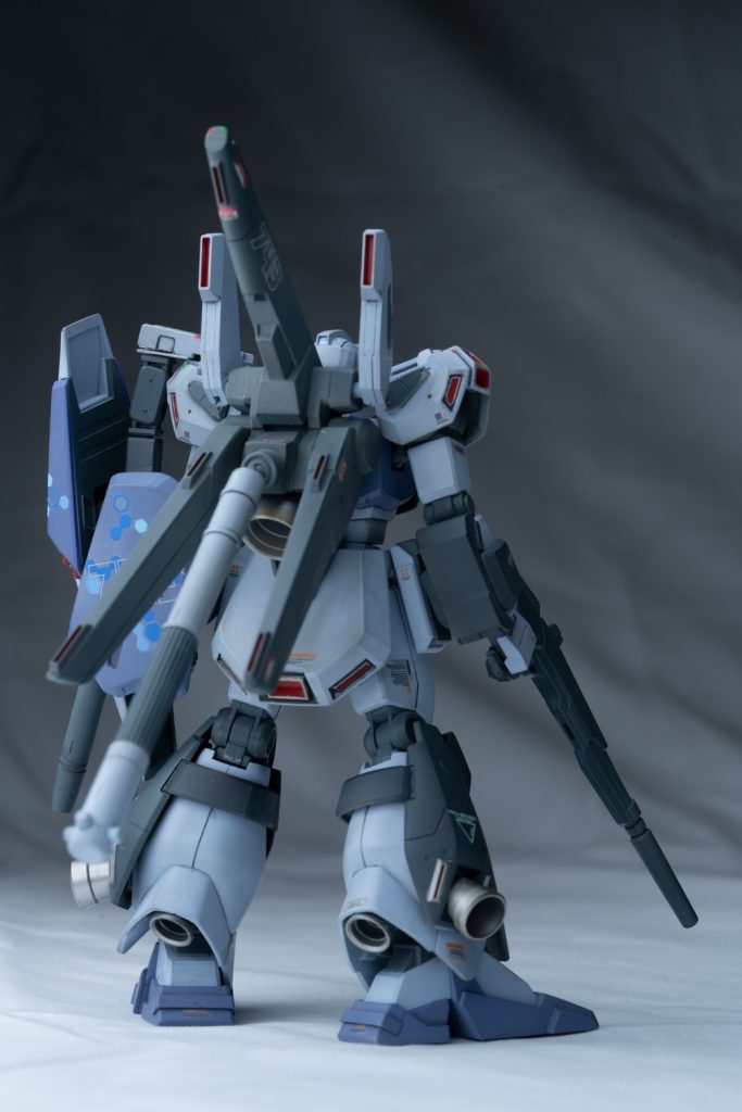 リヤビューバックパックはスタークジェガンベースでプロペラントタンクと標準機のスラスターを追加してあります。