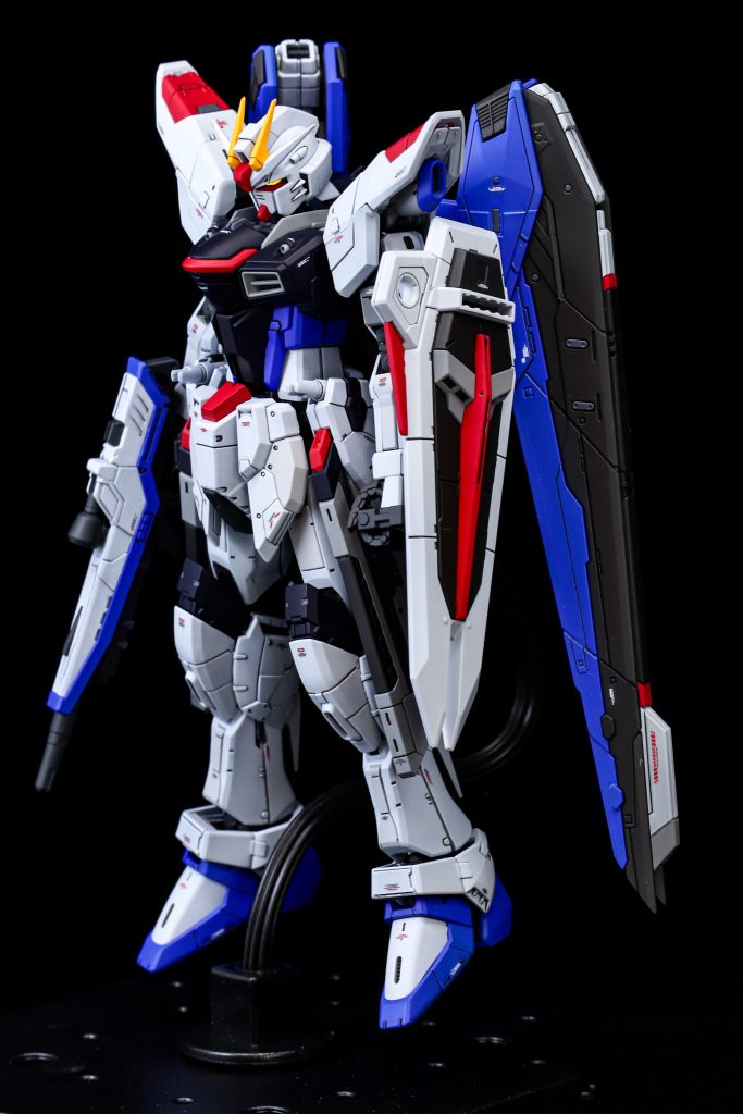 一般発売のRGとフェイス部分が大きく変更されかなりのイケメンになってます。