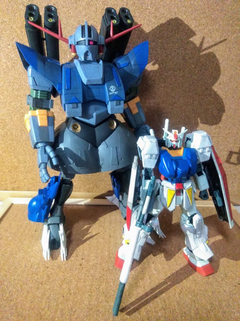 折角だから｢背比べ｣🤔・・・　　　　　　　　　　　　いゃっ…｢ガンダムさん・・・コレはチョッと　　　　　　　ヤバくねっ❗😭｣