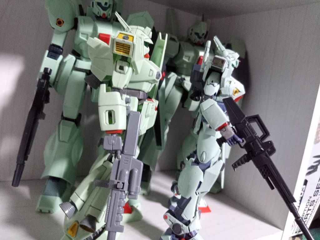 現地改修、修理の事を考えればヘビーガンと同じ腕部(または内部フレーム等)って事にしても良いと思って形状が似ているF91の物を使用。バックパックは火星ジオンからサーベル1本差しの物を流用、シールドは腕部に接続部が無くなったので旧F90から流用。