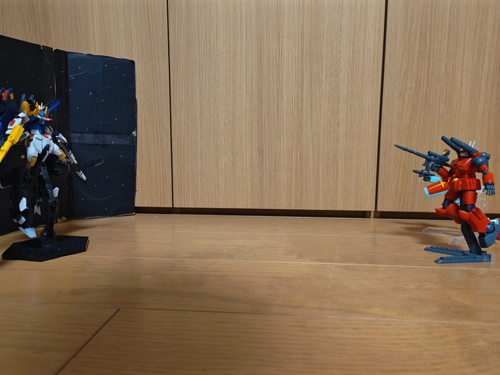 ガンキャノン「いいか!敵は1機だけだ!油断はするなよ!」ジム「了解!」ガンキャノン「攻撃開始!」