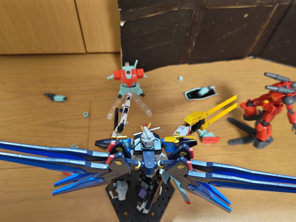 ジム「うわぁぁぁぁぁぁぁぁぁぁぁぁぁぁぁ!」ガンキャノン「おのれぇぇぇぇ!」ドォォォォォォォン  ドォォォォォォォン  ドォォォォォォォン