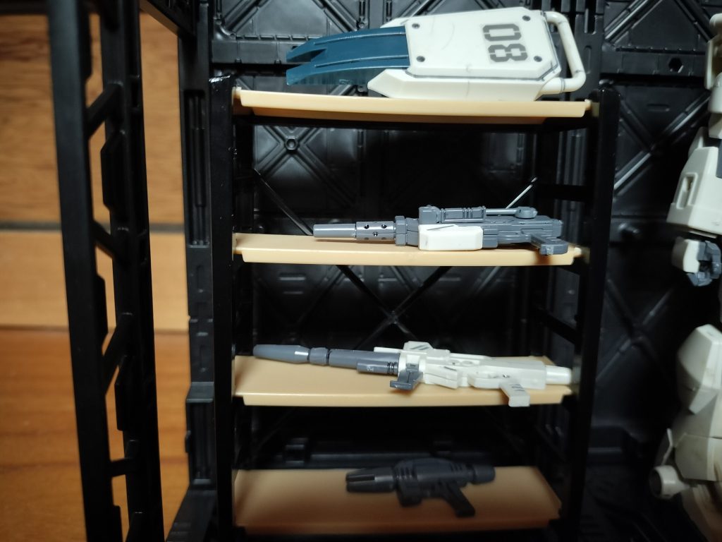 武器セットセリアのミニラック?をそのまま使用なんとなーくビーム・スプレーガンを入れてますw