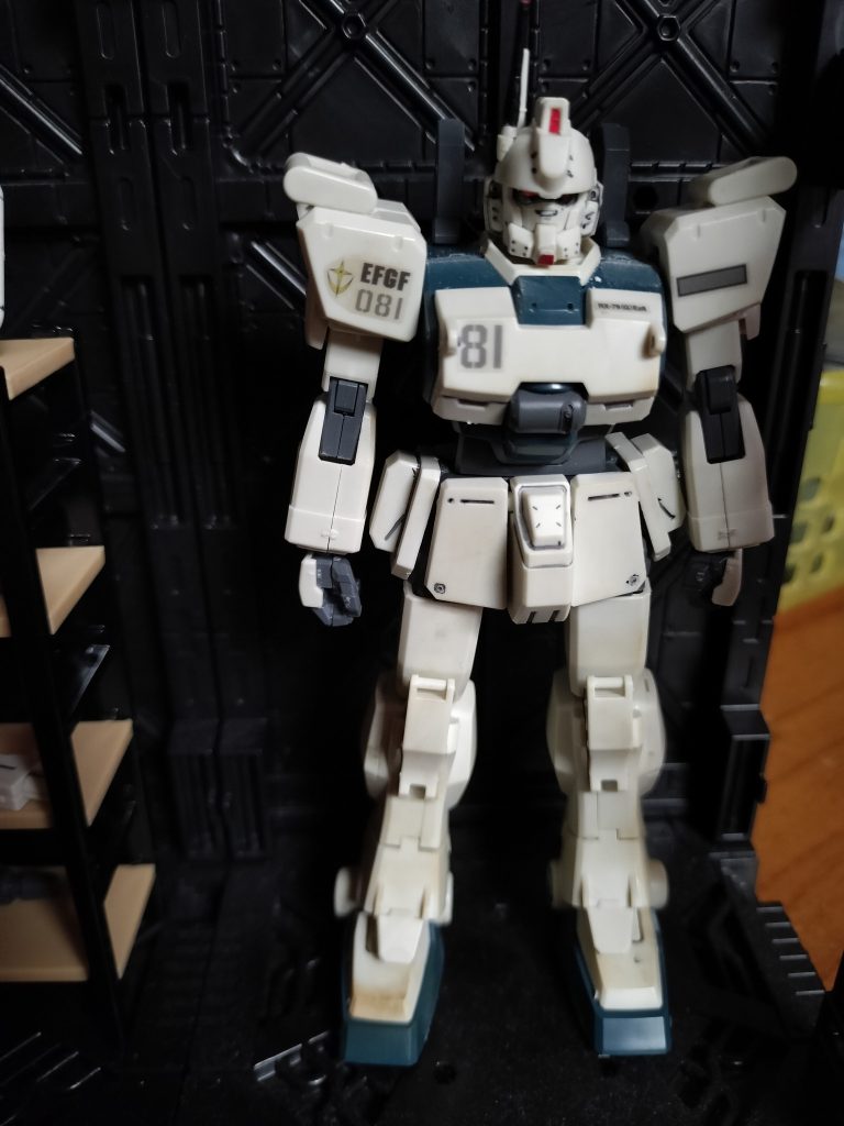 パチ組Ez-8アンテナのみ塗装全体的にタミヤウェザリングマスターBで汚しました